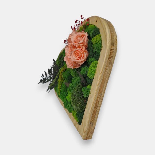 Drewniane serce 2w1 z mchem mieszanym i wiecznymi różami brzoskwiniowymi