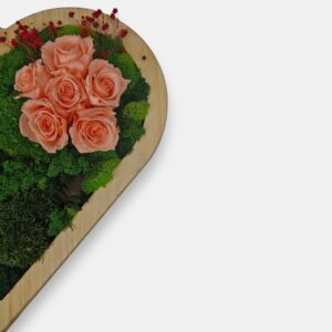 Drewniane serce 2w1 z mchem mieszanym i wiecznymi różami brzoskwiniowymi