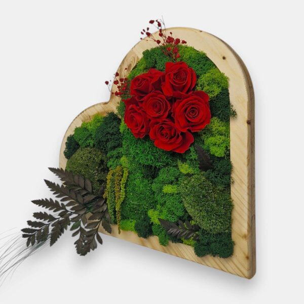 Drewniane serce 2w1 z mchem mieszanym i wiecznymi różami czerwonymi