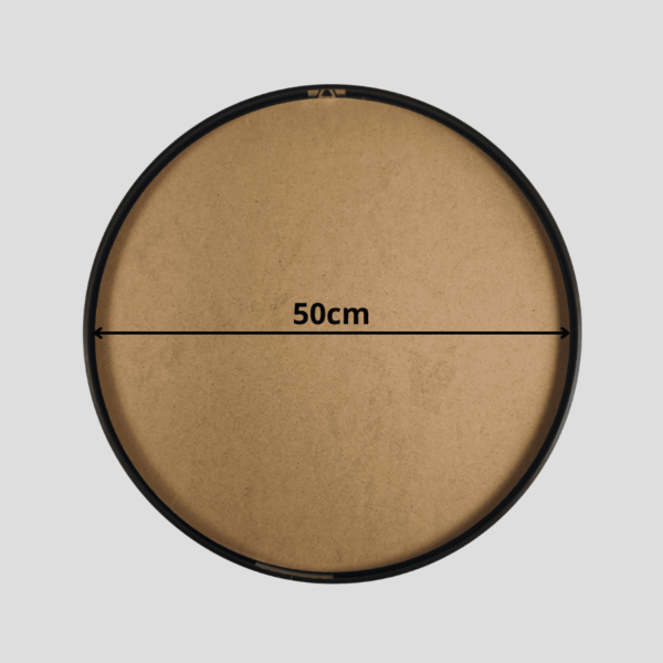Okrągła aluminiowa ramka 50cm pod obraz z mchu lub zdjęcia Okrągła ramka aluminiowa o średnicy 50 cm wraz z płytą mdf 3mm, idealna do tworzenia obrazów z mchu stabilizowanego oraz ekspozycji zdjęć i grafik.