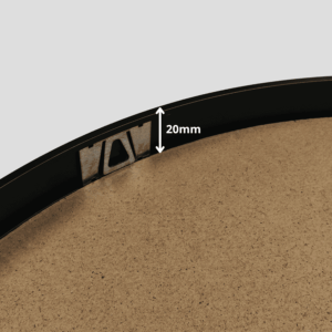 Okrągła ramka aluminiowa o średnicy 50 cm wraz z płytą mdf 3mm, idealna do tworzenia obrazów z mchu stabilizowanego oraz ekspozycji zdjęć i grafik.